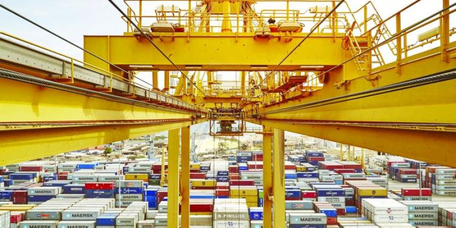 «موانئ دبي العالمية» ترفع طاقتها إلى 108 ملايين حاوية بنهاية 2025