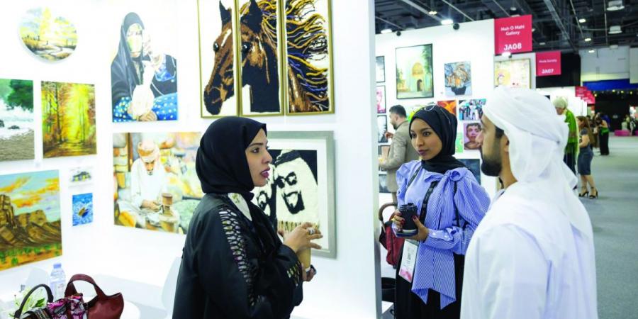 منى القبيسي.. إماراتية تحوّل الألم إلى أمل بخيوط «الكروشيه»
