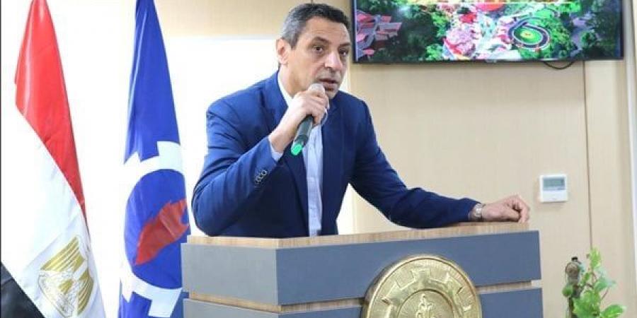 محافظ السويس: تفعيل آليات التواصل مع الأحزاب السياسية عبر إدارة الاتصال السياسي بالمحافظة