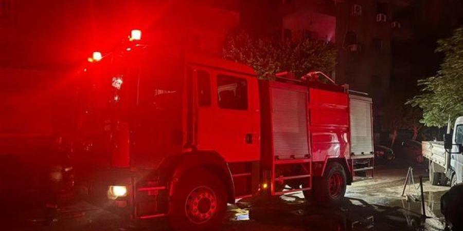 جهات التحقيق تعاين موقع حريق شقة بالمقطم بعد مصرع صغيرة