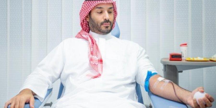 ولي العهد السعودي يتبرع بالدم (صور)