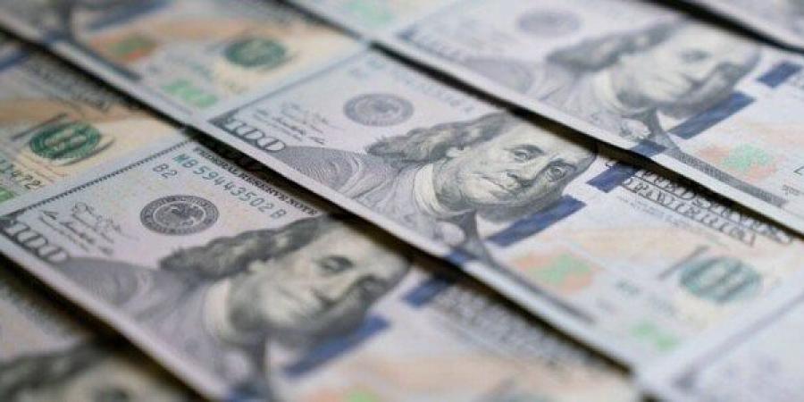 الجنيه المصري يحافظ على ارتفاعه أمام الدولار في البنوك