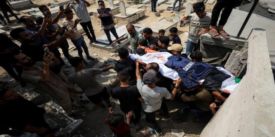 استشهاد الصحفي خالد المدهون برصاص الاحتلال الإسرائيلي شمالي غزة