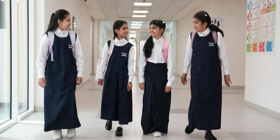 ارتفاع رسوم «الزي» داخل المدارس يزيد الطلب على محال الخياطة