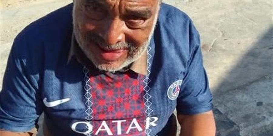 الدكتور أحمد شوقي عبد الحكيم.. ابن مبدع “شفيقة ومتولي” يعيش بين الكتب واللوحات بلا ثلاجة ولا مروحة