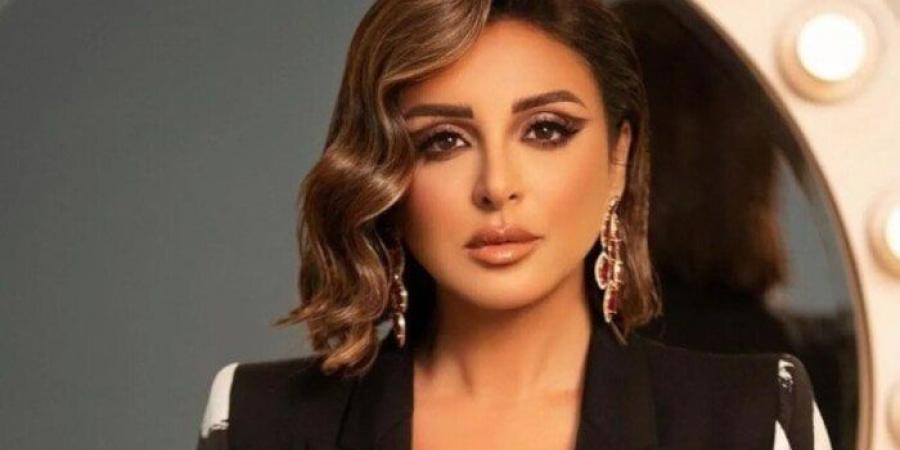 «الأرقام تقترب من الطبيعية».. محمود سعد يطمئن محبي أنغام على حالتها