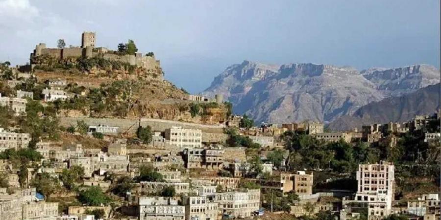 احتجاز سيارة إسعاف عقب قيامها بنقل مصاب إلى مستشفى في حجة