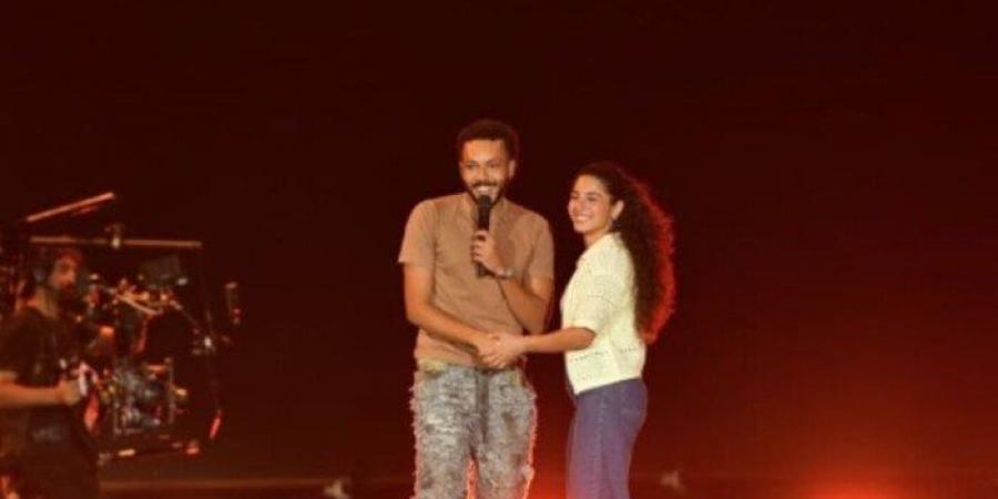 مخرج «وتر واحد» يبدأ تصوير الفيلم بحفل ويجز من قلب مهرجان العلمين 2025