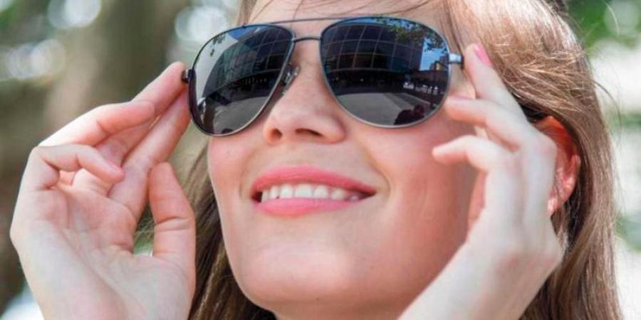 لا تقع بخطأ ترك النظارة في السيارة الساخنة.. ضار بالعينين أيضاً