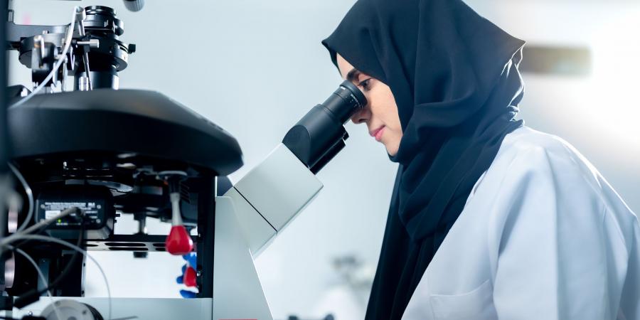 طبيبات الإمارات.. كفاءات وطنية ترسم مستقبل القطاع الصحي