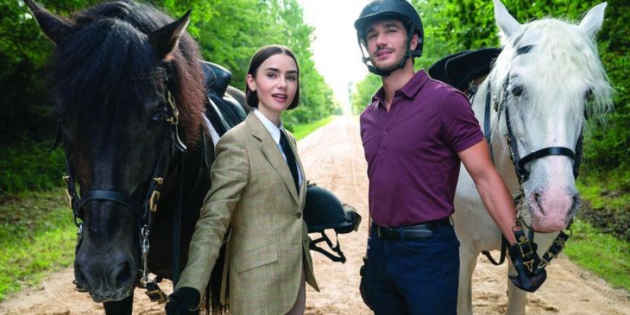 وفاة مساعد مخرج مسلسل «إميلي في باريس».. انهار أثناء التصوير