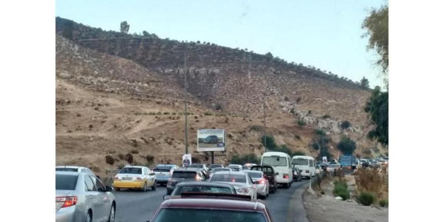 3 حوادث سير تتسبب بأزمة مرورية خانقة في طلوع سلحوب باتجاه عمان