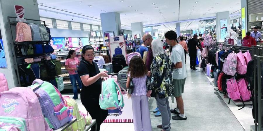 مع انطلاق العام الدراسي.. تخفيضات «اللحظة الأخيرة» تزيد الإقبال على منافذ البيع