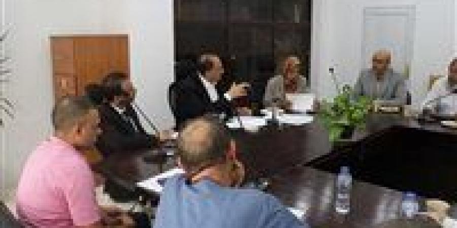 «الزراعة» تبحث آليات التعاقدات مع المزارعين لشراء محاصيل الموسم الجديد