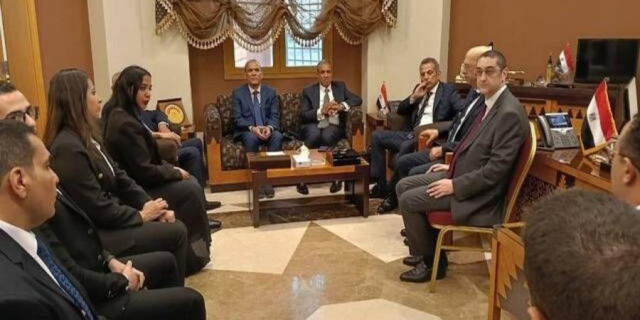 عبد العاطي يتابع خدمات القنصلية المصرية بجدة وسير تصويت انتخابات الشيوخ 2025