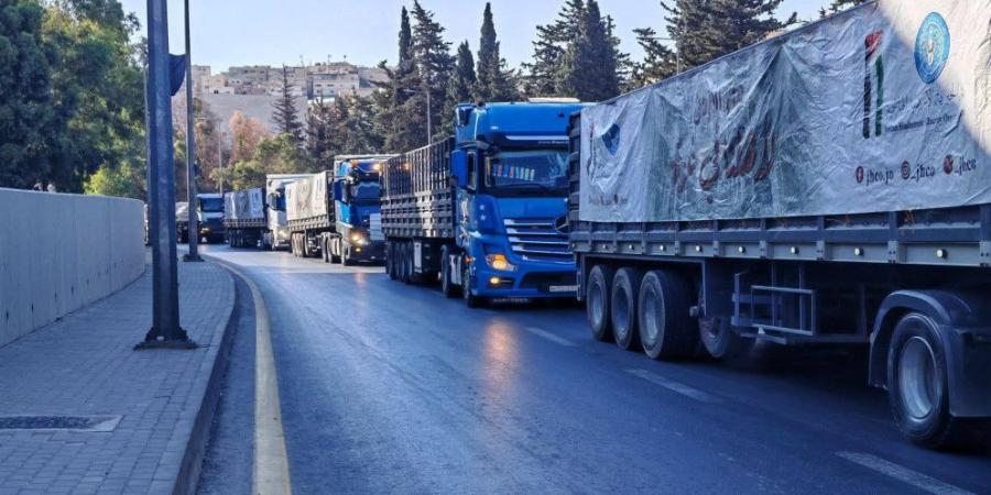 الحكومة تدين اعتداءات المستوطنين على شاحنات المساعدات الأردنية المتجهة لغزة