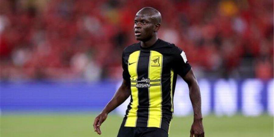 شبكة فرنسية: «كانتي» يتلقى عروضا للعودة إلى الدوري الفرنسي