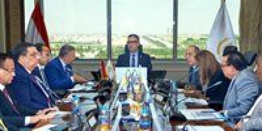 وزير التموين والتجارة الداخلية يجتمع مع رؤساء مجالس إدارات شركات المضارب لمتابعة انتظام العمل