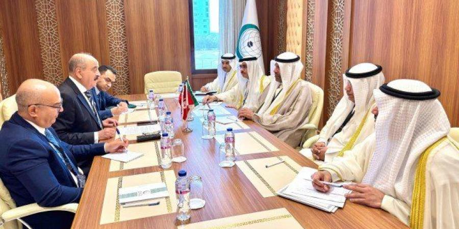 وزير الخارجية الكويتي يلتقي نظيره التونسي على هامش الاجتماع الاستثنائي لمنظمة التعاون الإسلامي