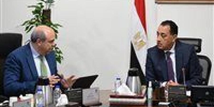 رئيس الوزراء يتابع الموقف التنفيذي لمشروع «مبنى 4» بمطار القاهرة الدولي