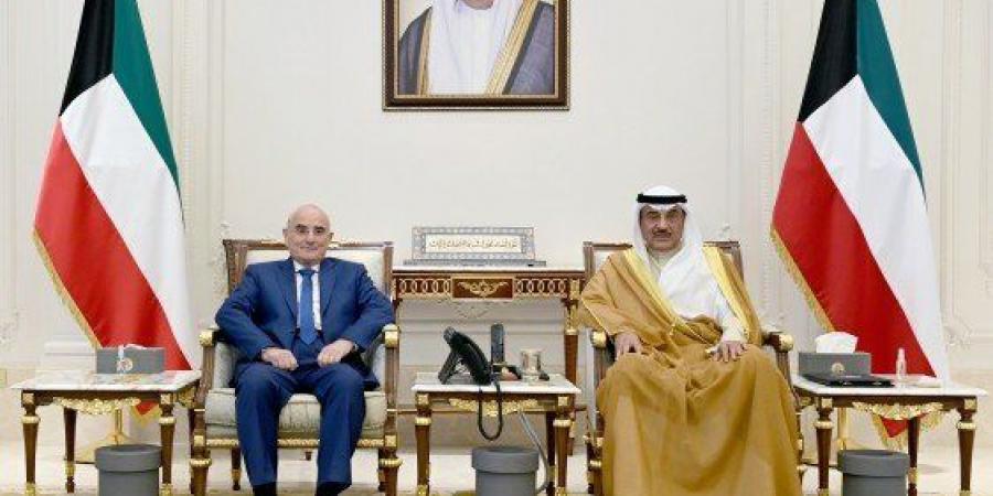 ولي العهد الكويتي يستقبل وزير الدفاع اللبناني