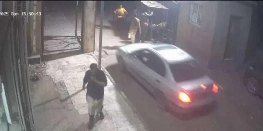 جريمة تهز عدن: سائق يدهس طفلاً ويفرّ هاربًا.. والشرطة تطلق مطاردة مثيرة تبحث عن القاتل!