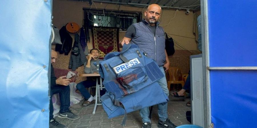 حكومة غزة: ارتفاع عدد الشهداء الصحفيين إلى 244 صحفيا