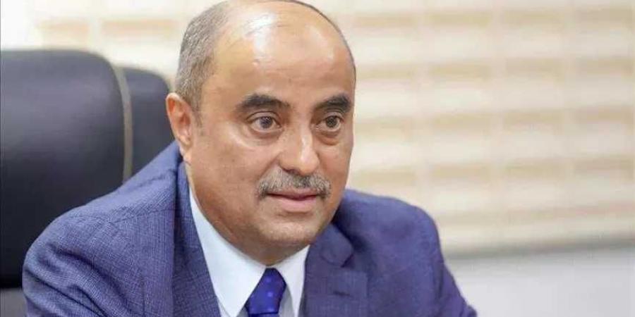 هل استقال رئيس الوزراء “بن بريك” من منصبه بسبب “الإعاشة”؟ مسؤول حكومي يحسم الجدل!!