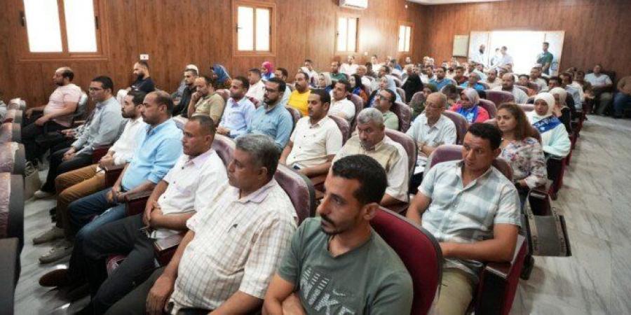 محافظ أسيوط يكرم إدارة مراقبة الأغذية لتصدرها التقييم على مستوى الجمهورية