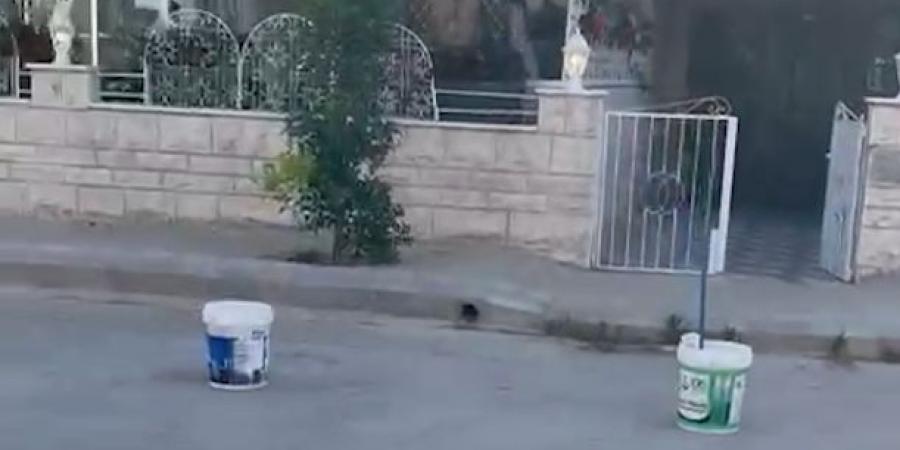 مطالب بإزالة العوائق من شارع خلفي لشارع مكة .. فيديو