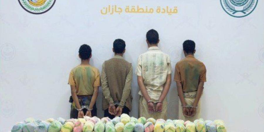 ضبط 4 أشخاص لمحاولتهم تهريب كمية من نبات القات المخدر بمنطقة جازان
