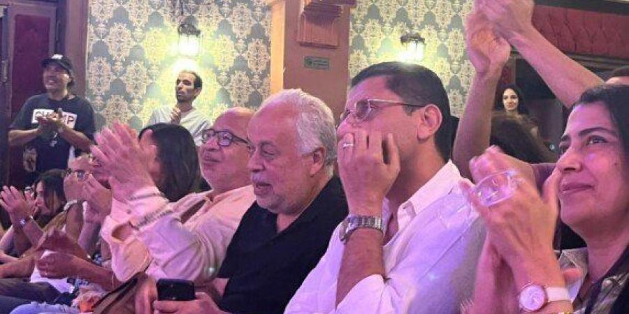 أشرف زكي وشريف الدسوقي يشاهدان مسرحية «العشاء الأخير».. صور