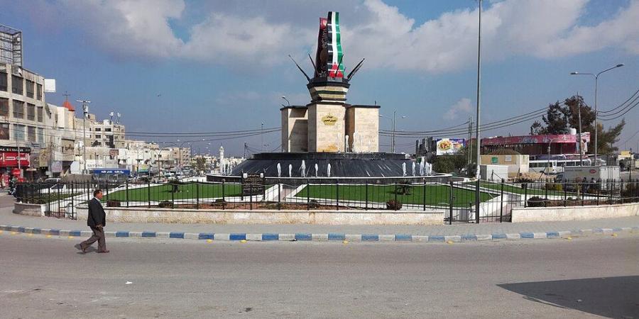 أهالي "حوض الجامعة" في الزرقاء يطالبون بإنهاء معاناتهم مع الكهرباء والخدمات .. وثيقة