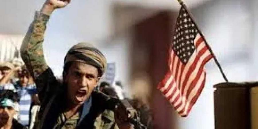 مقرب من الحوثيين يُفجّر قنبلة سياسية: هل تُدار العلاقة مع أمريكا بالسر؟ تساؤلات تهز مليشيات الحوثي!