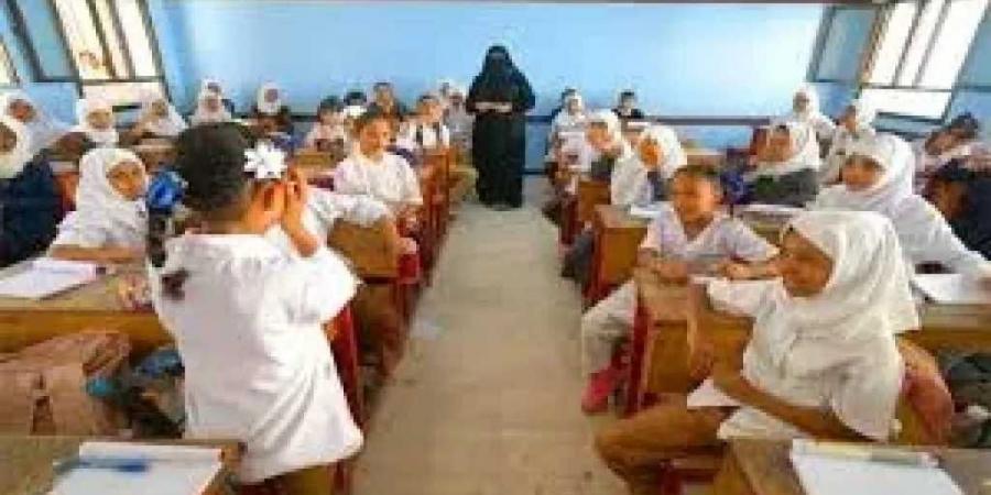 ”العام الدراسي يُنقذ في اللحظة الأخيرة! عدن تتفادى كارثة تعليمية بتدخل عاجل”