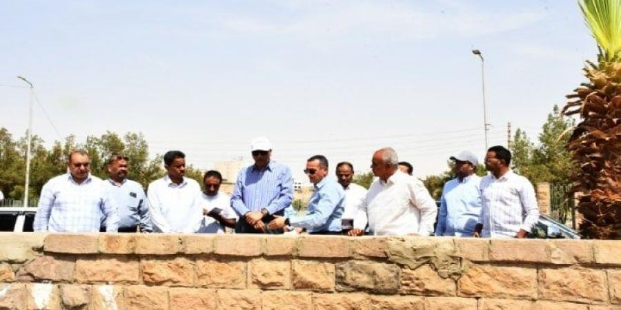 محافظ أسوان: استغلال أرض المعارض لإقامة كرفانات ومحلات وفق الهوية البصرية