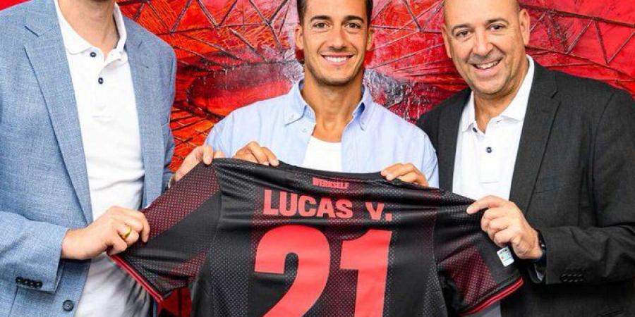 رسميًا.. باير ليفركوزن الألماني يعلن التعاقد مع لوكاس فاسكيز حتى 2027