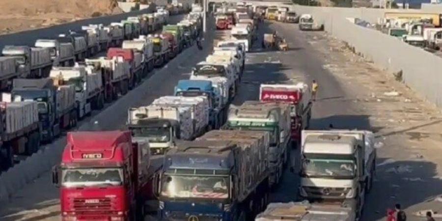 عاجل| دخول 158 شاحنة مساعدات ضمن القافلة الـ 23 إلى غزة
