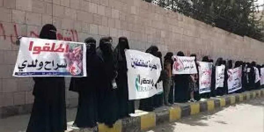 ”ظنّه وثيقة وطنية... فصار فيلماً دعائياً للحوثي” ..تفاصيل صادمة يكشفها معتقل سابق عن مصير التربوي ميجيب المخلافي